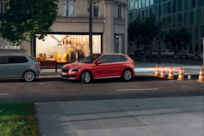 Asistent parcare SKODA